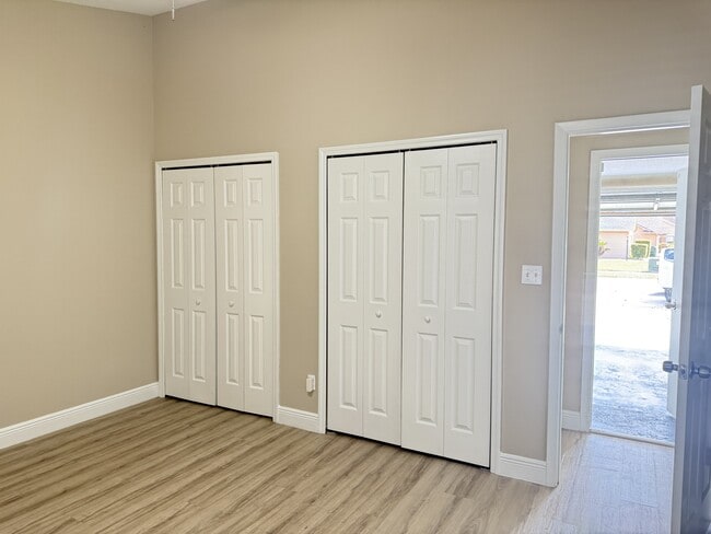 Building Photo - 1545 Wyman Cir