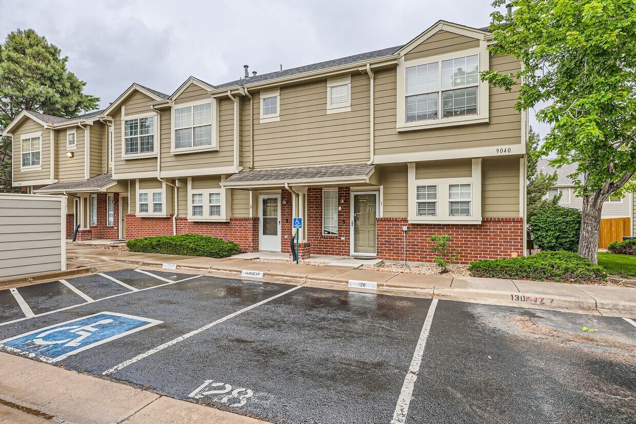 Foto principal - 9040 Gale Blvd