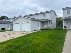 Building Photo - 145 Rural St