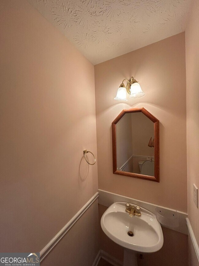 Building Photo - 5335 Lakebrooke Run