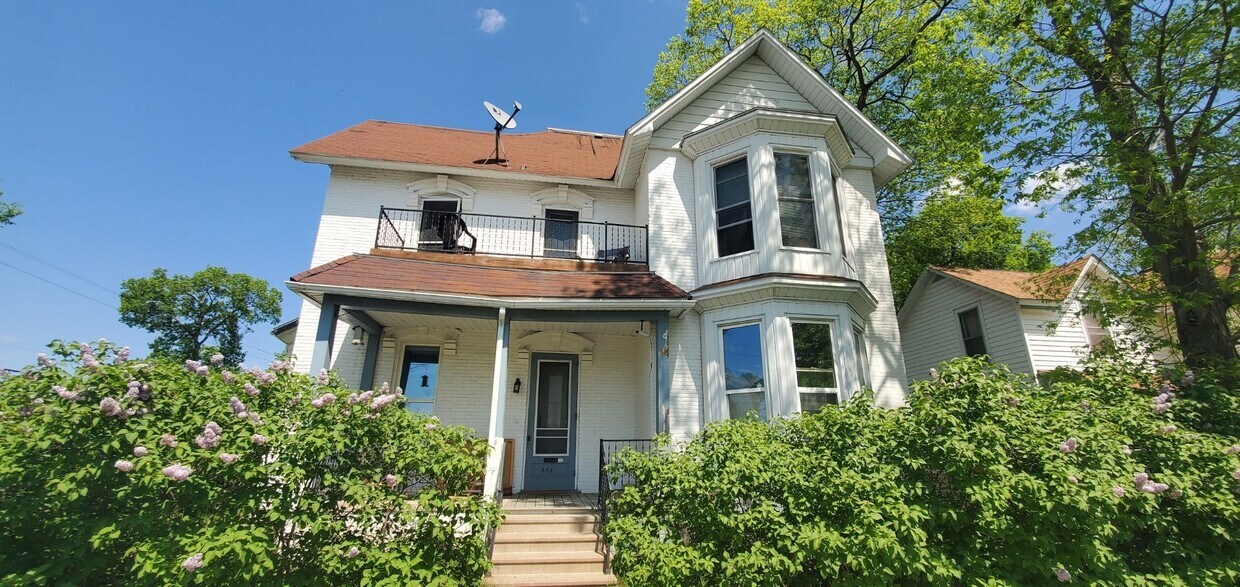 Foto principal - 705 E Grand Ave