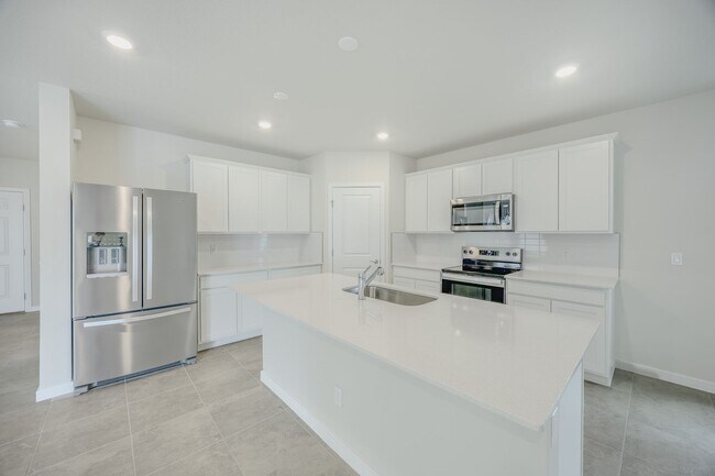 Foto del edificio - Brand New Beautiful 5 bed/ 3 Bath For Rent...