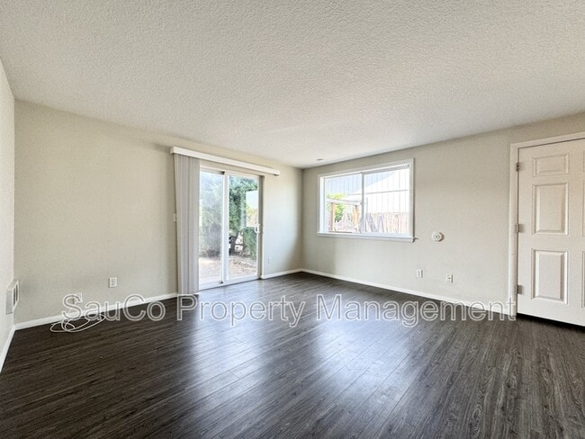 Building Photo - 444 N 12th St