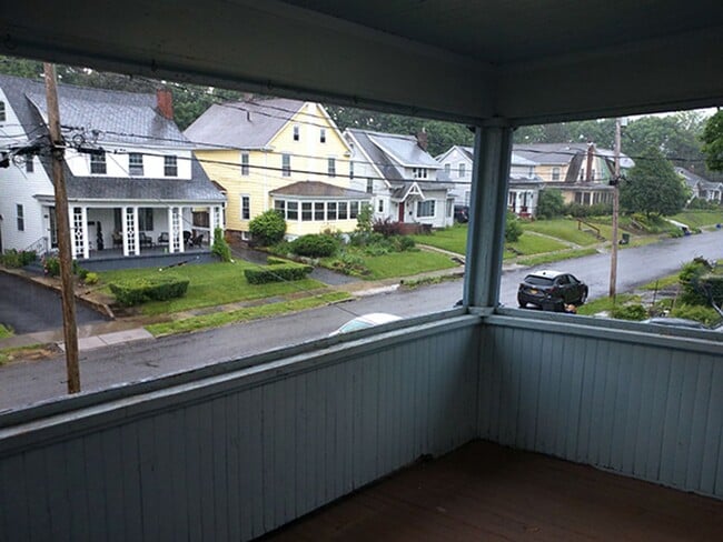 Building Photo - 147 Fellows Ave