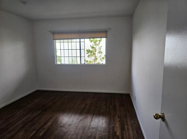 Foto del edificio - 1536 S Orange Grove Ave