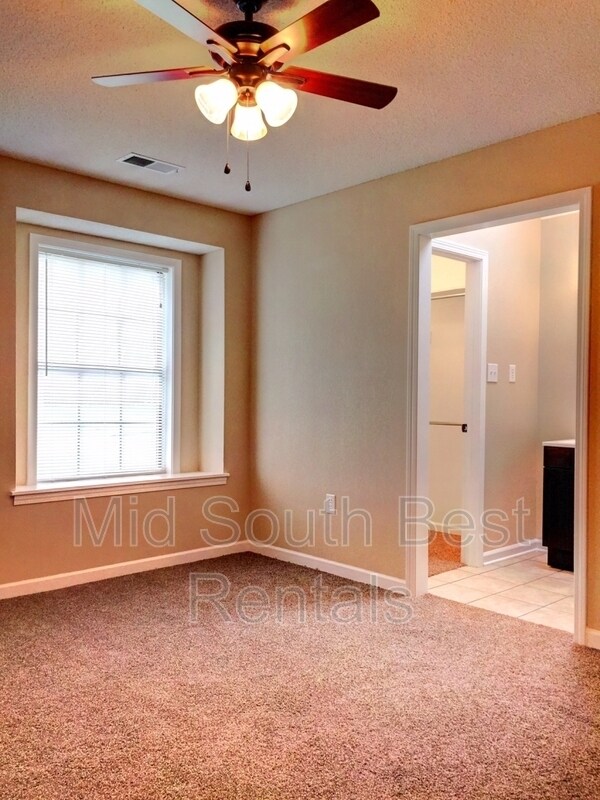 Foto del edificio - 4709 Stoney Hill Dr