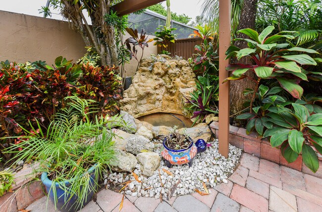 Building Photo - 6548 Patio Ln