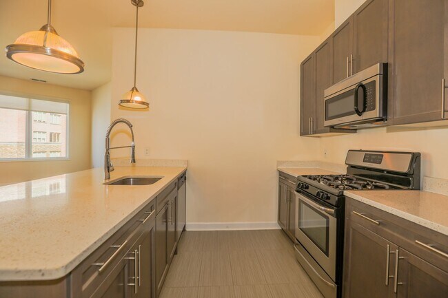 Foto del edificio - 2/Bedroom 2/ Full Bath - A+ Waterfront Location Near Ferry