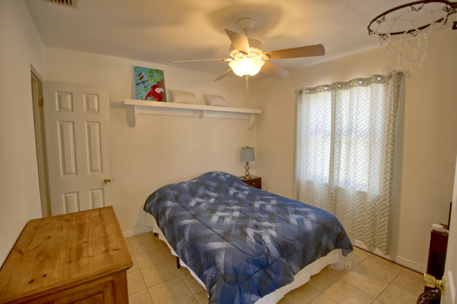 Building Photo - 1317 Balmy Beach Dr