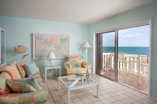 Foto del edificio - 1 Bedroom 1 Bathroom Furnished Top Floor Direct Ocean View Condo