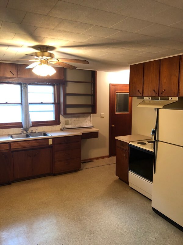 Stove and refrigerator - 127 W 1st St