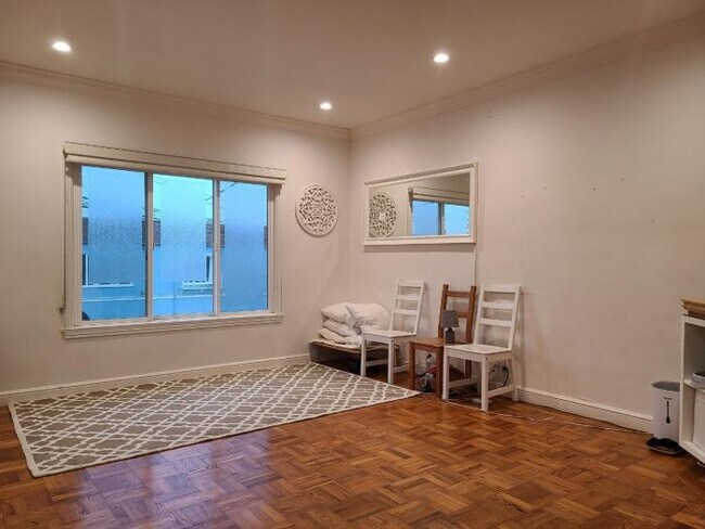 Building Photo - 3 bedroom in San Francisco CA 94116