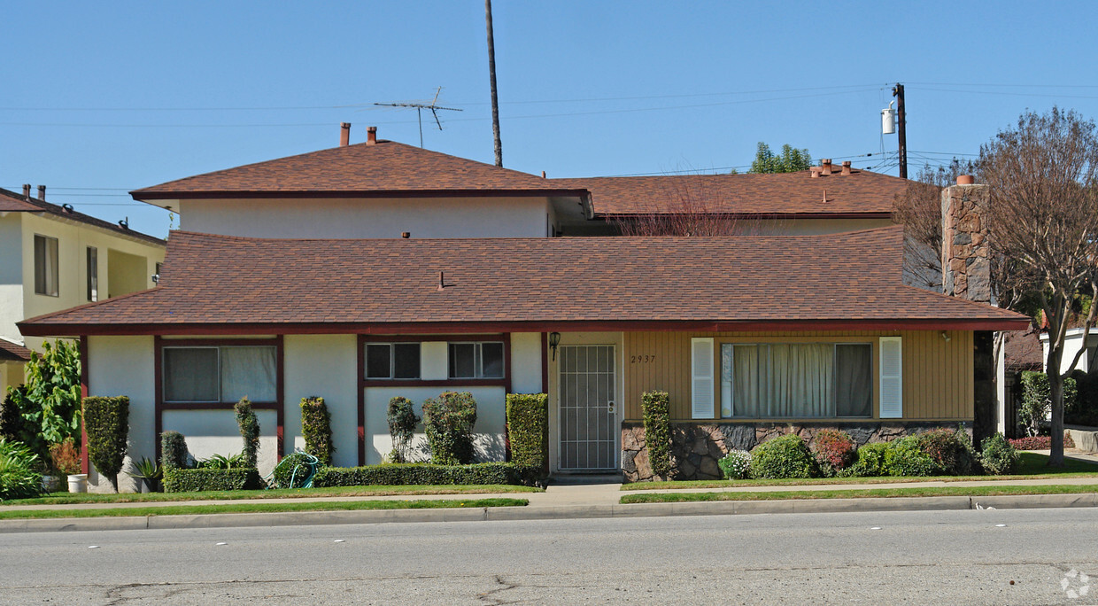 Foto del edificio - 2937 N Garey Ave