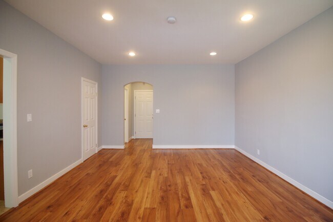 Building Photo - 777 Westmoreland S Ave