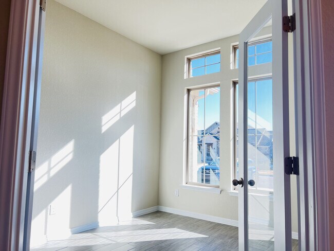 Foto del edificio - 3712 Fieldfare Dr