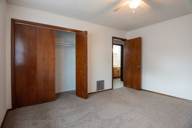Building Photo - 2 Bedroom 1 Bath apartment for rent in Cof...