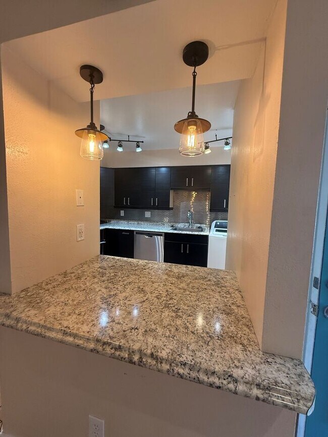 Building Photo - Townhome For Rent