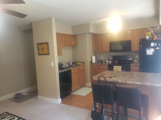Building Photo - AVAILABLE FALL 2026!  1 Bedroom Condominium in University Heights!