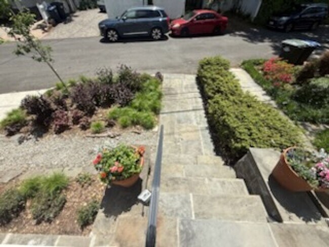 Foto del edificio - *DREAM LOCATION* 6BR Completely Renovated Duplex