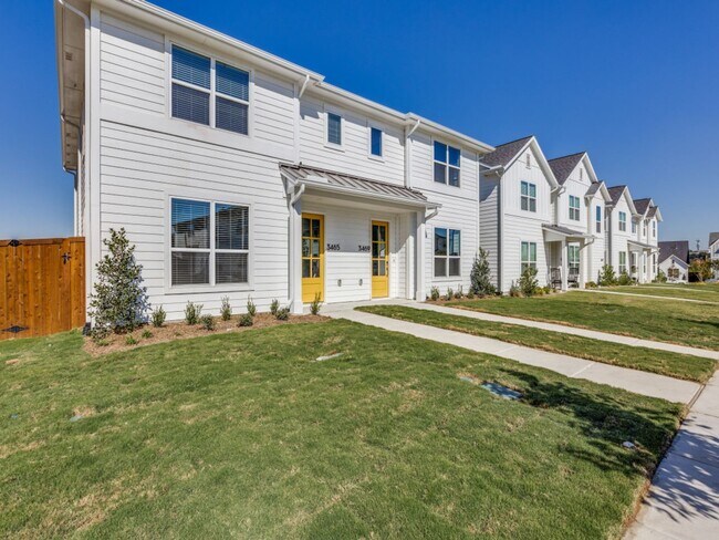 Building Photo - Modern 3 Bedroom, 2.5 Bath Townhome in a G...