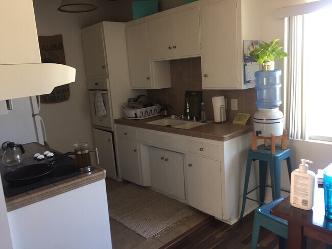 Foto del edificio - MOVE IN SPECIAL: Beautiful upstairs 2 bedroom 1 bathroom apartment in North Pacific Beach