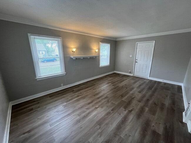 Building Photo - 6126 S Benton Ave