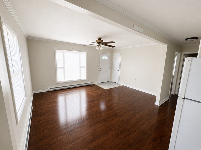 Foto del edificio - Cozy 2BD/1BA house in Wolverine Lake with hardwood floors