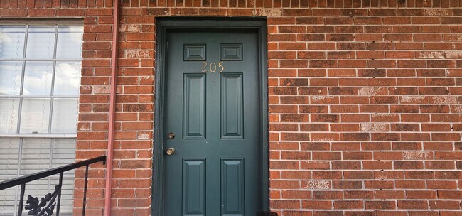 Foto del edificio - 11550 Chimney Rock Rd