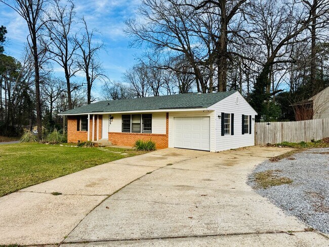 Building Photo - Inviting 3-Bedroom, 1.5-bath