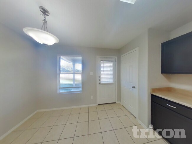 Building Photo - 8615 Silver Willow