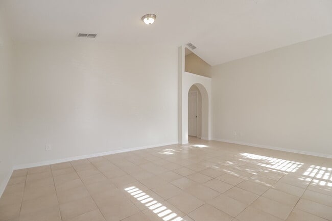 Building Photo - 911 Brightview Dr