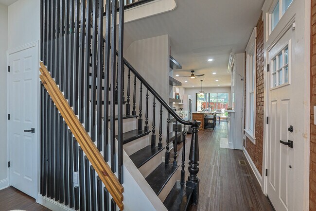 Building Photo - 916 Findlay St