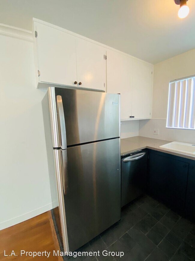 Building Photo - 1437 E Windsor Rd