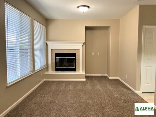 Building Photo - New carpet &amp; paint
