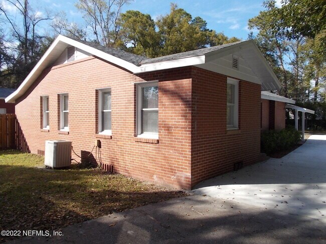 Building Photo - 5738 Cruz Rd