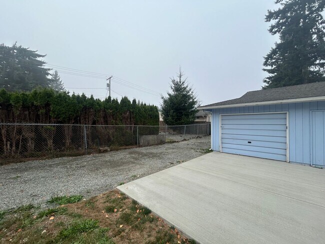 Foto del edificio - Private, Quiet HOME 1 bd 1 bath w/ garage ...