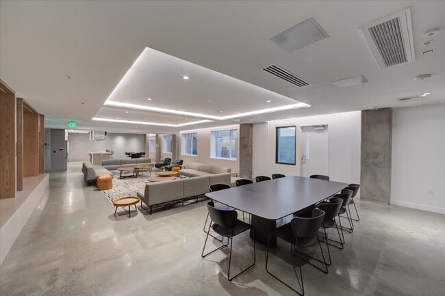 Interior Photo - 145 Leavenworth St