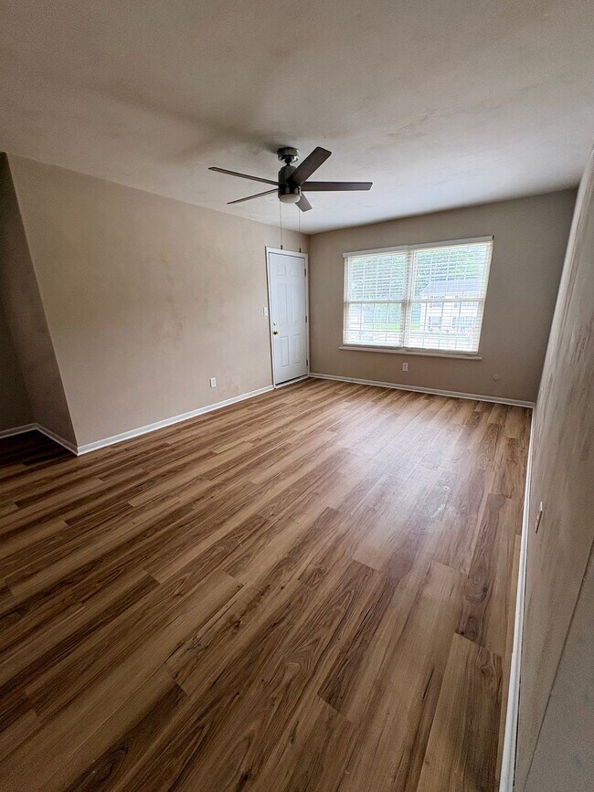 Foto del edificio - 200 Kilby Shores Dr