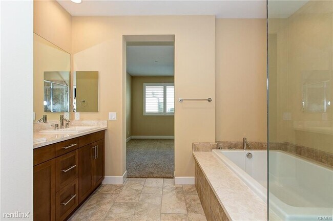 Foto del edificio - 3 br, 3 bath Condo - 25 Soho