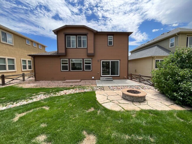 Foto del edificio - 4 Bedroom Home Available Near Marksheffel ...