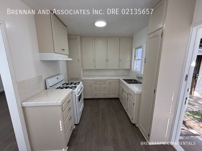 Building Photo - 257 Church Ave