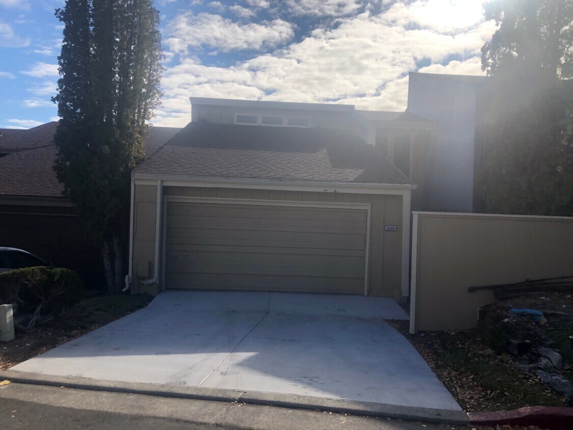 Front - 3560 Rosalinda Dr