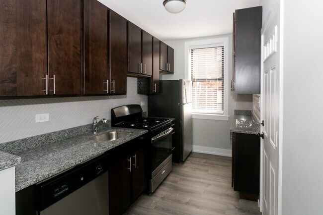 Building Photo - 721 W Brompton Ave