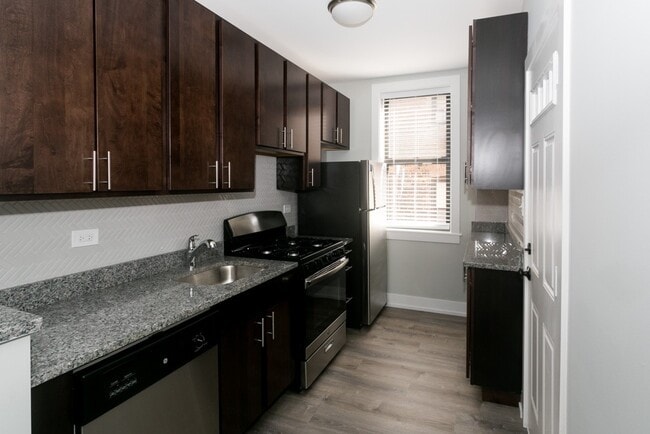 Building Photo - 721 W Brompton Ave