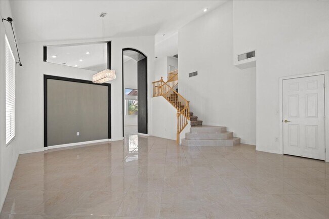 Foto del edificio - Contemporary Guard-Gated Retreat Near Rhodes Ranch Golf Club with Elegant Open-Concept Living