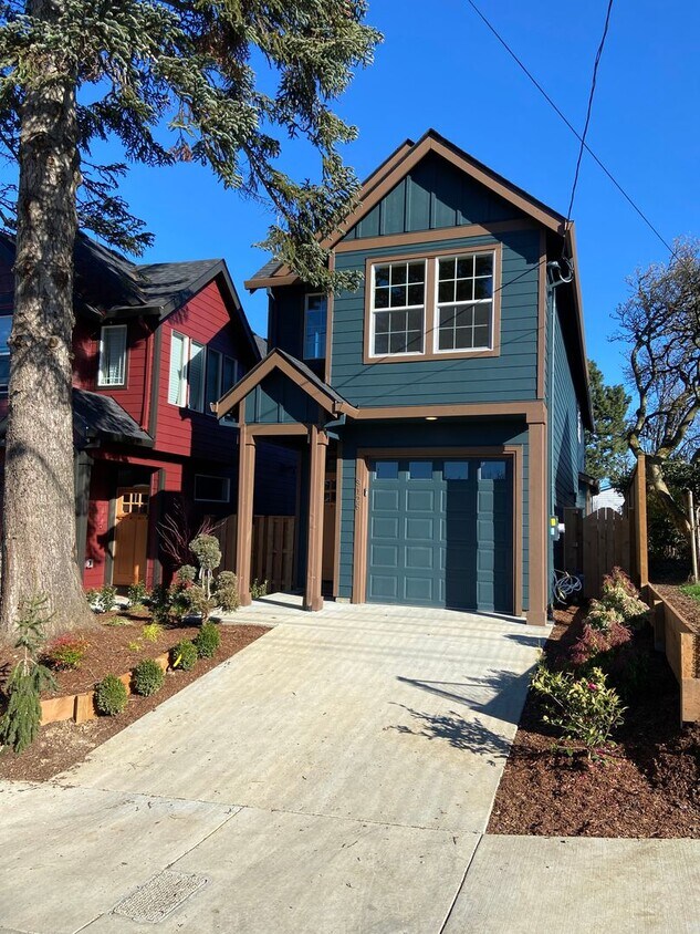 Foto principal - Newer 3 Bedroom House in Kenton!!
