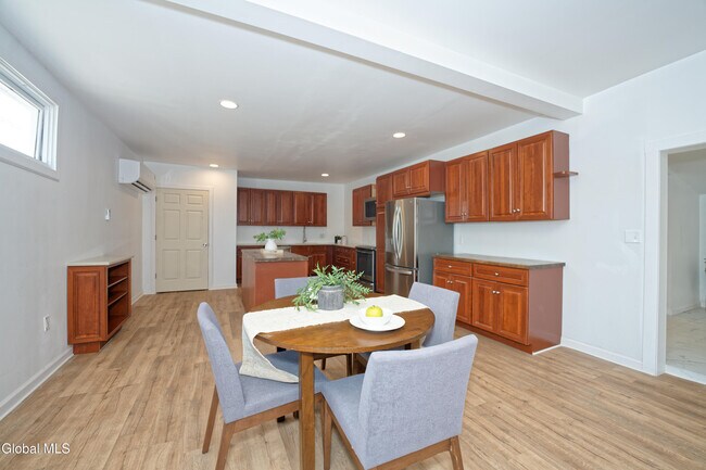 Building Photo - 714 NY-29