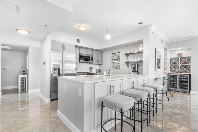 Building Photo - 600 S Dixie Hwy