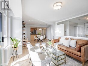 Building Photo - 812 Lansdowne Ave