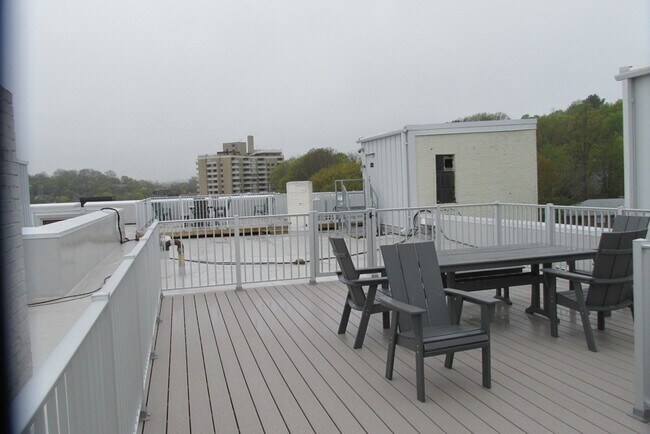 Foto del edificio - 1450 Beacon St